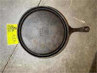 PAULA DEAN 11 IN DIAMETER CAST IRON CORNBREAD PAN