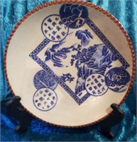 M - VINTAGE COLLECTIBLE PLATE (K12)