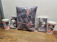 Wayne Gretzky Pillow + 2 Tumblers + 2 VHS Movies