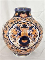 Beautiful Vintage Asian Decorative Vase