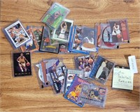 APPROX 32 ASSORTED BASKETBALL TRADING CARDS