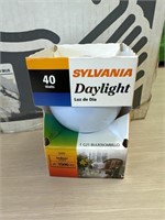 New case of Sylvania Daylight 40 watt Bulbs