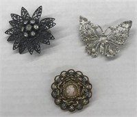Various costume jewelry brooches