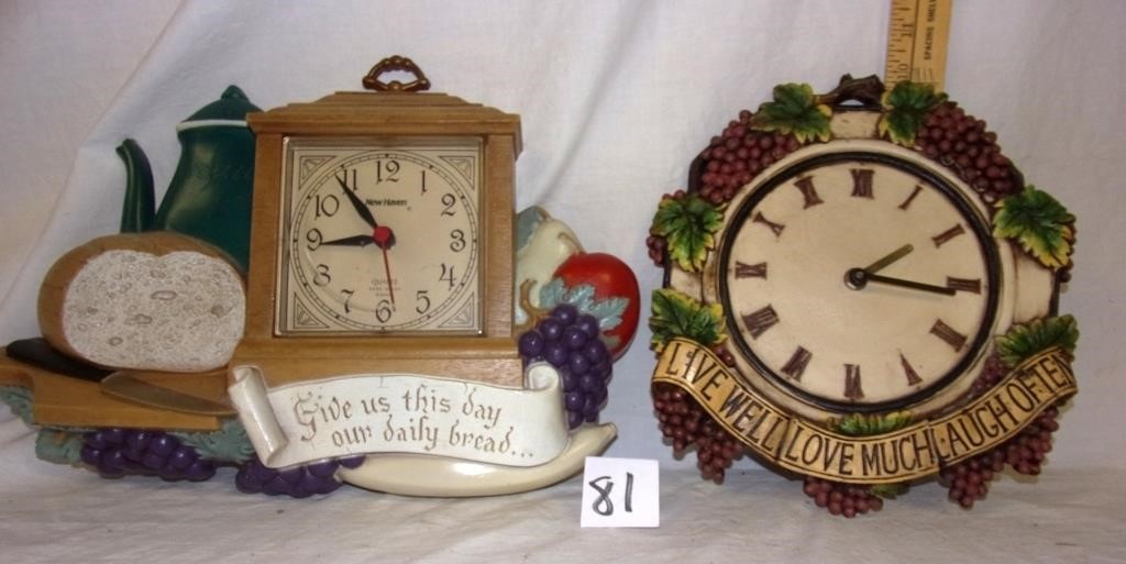 2 kitchen wall clocks (chalk/plastic)