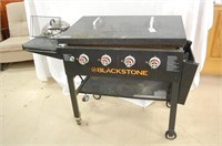 Blackstone 4 burner griddle with lid