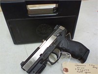 Taurus PT 24/7pro  40 S&W in case