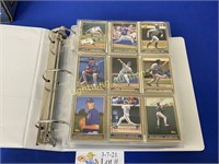 BINDER OF 1044 BASEBALL CARDS