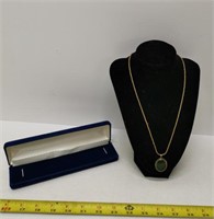 vintage jade necklace in nice box