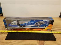 Hot Wheels Racing Pfizer Team Tranporters 2001