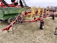 New Holland 152 10-wheel hay rake