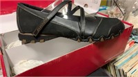 SCKECHERS 8.5 WOMENS ACTIVE NEW IN BOX