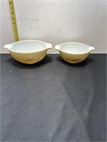 2 Pyrex serving bowls