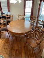 Oak pedestal kitchen table and 6 chairs