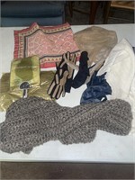 Women’s items, pantyhose, scarf, sling, gloves,