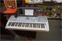 Yamaha Portatone PSR-292 keyboard