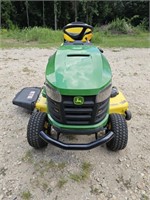 John Deere S240 Riding Lawn Tractor (ONLY 28.4