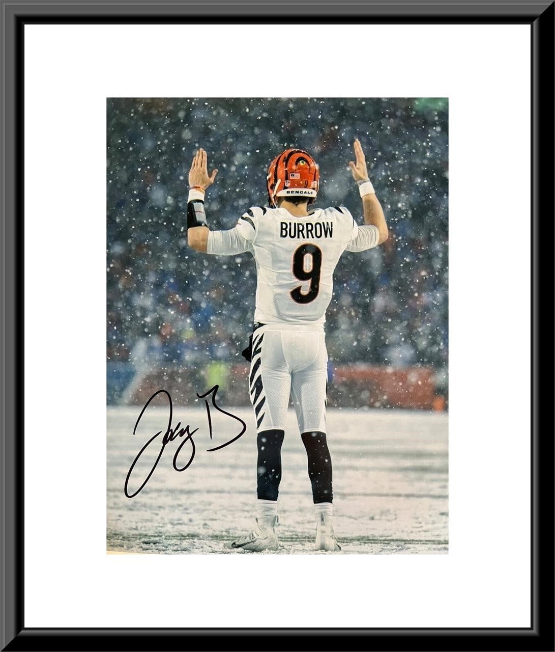 Cincinnati Bengal Quaretback Joe Burrow signed pho