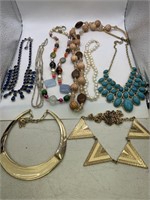 NECKLACE LOT OF 8