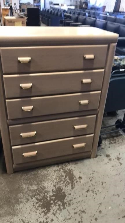 Broyhill 5 drawer chest of drawers