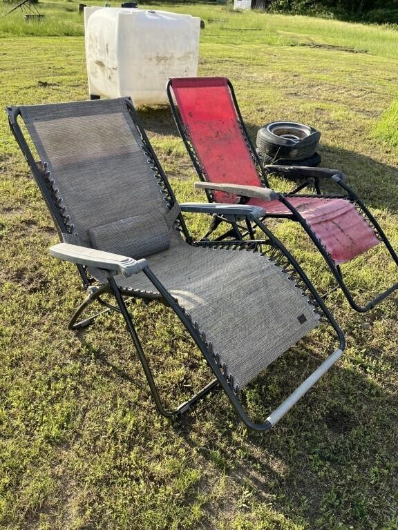 2 Foldable Loungers