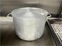 LG Alumin Stock Pot w/ Lid - 14 x 10