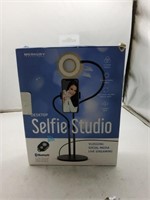 Desktop selfie studio