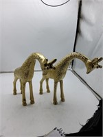 2 gold giraffe statues