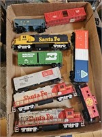 HO SCALE TRAIN CARS BOX LOT