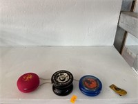 Vintage Yo-yos and tinkerr toy