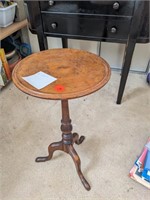 Small Round End Table H-20"  (Back Room)