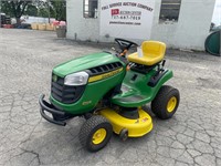 John Deere D105 42" Hydrostatic Riding Mower