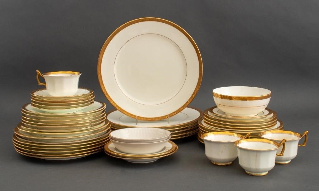 Royal Cauldon Porcelain Service, 43