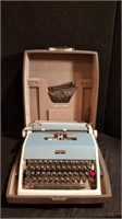 Olivetti Underwood 21 Typewriter With Case