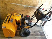 Very nice snow blower in good condition, model Pou