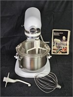 KitchenAid Mixer Model K5SS, Beater, Paddle, Whisk