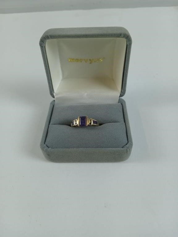 Size 7, 10 carat, 3.6 g gold ring