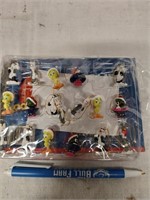 Set of 18 Tiny Looney Tunes Ornaments New
