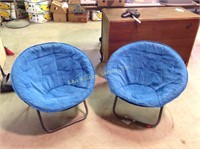 2 folding chairs