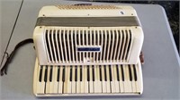Wurlitzer Accordion, Does play, couple of stuck