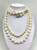 Pretty Pearl Necklaces (lot of 2)