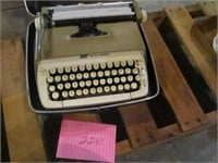 Manual typewriter,