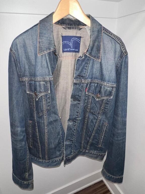 Levi's Men's Trucker Faded denim fabric Jacket