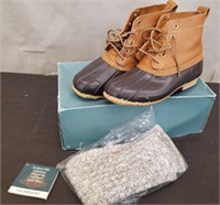 Pair of Eddie Bauer Leather Snow Boots. Sz 7M w/