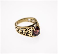 10KT GOLD RING WITH CLAW SET FACETED GARNET
