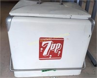 White 7up Cooler. Missing Internal Tray.