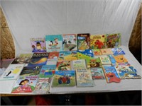 LARGE ASSORTMENT OF CHILDRENS BOOKS