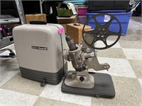 VTG BELL HOWELL 8MM PROJECTOR (NO CORD)