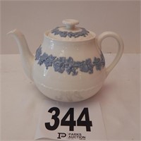 WEDGWOOD TEAPOT EMBOSSED QUEEN'S WARE MADE IN