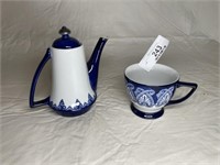 Blue/white Bombaby persoal teaset