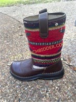 NIB born boots size 8